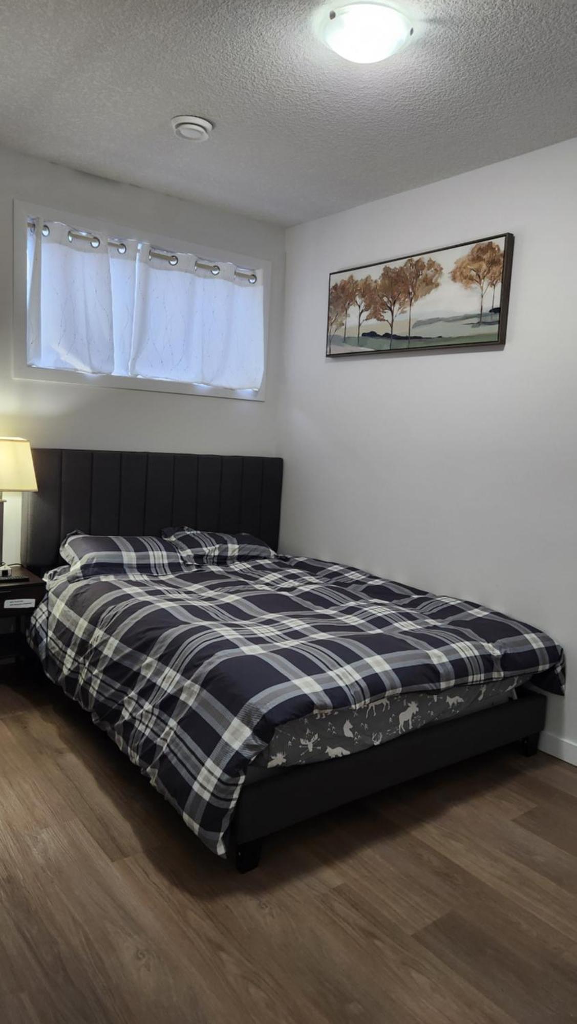 Modern 2 Bedroom Basement Suite At West Edmonton Exterior foto